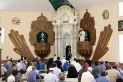 Türkiye'nin ilk Ay Yıldız camisi cuma namazıyla ibadete açıldı Türkiye'nin ilk Ay Yıldız camisi cuma namazıyla ibadete açıldı