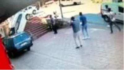 Ümraniye'de kırmızı ışık ihlali az kalsın faciayla sonuçlanıyordu...Kaza anları kamerada Ümraniye'de kırmızı ışık ihlali az kalsın faciayla sonuçlanıyordu...Kaza anları kamerada