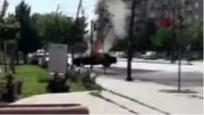 Son dakika haber | 17 yıllık otomobili saniyeler içinde kül oldu Son dakika haber | 17 yıllık otomobili saniyeler içinde kül oldu