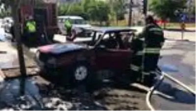 Son dakika haber | 17 yıllık otomobili saniyeler içinde kül oldu Son dakika haber | 17 yıllık otomobili saniyeler içinde kül oldu