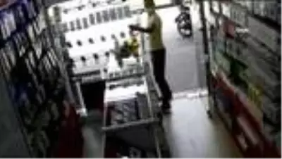 Son dakika haber: 3 bin TL değerindeki telefonu güpegündüz böyle çaldı Son dakika haber: 3 bin TL değerindeki telefonu güpegündüz böyle çaldı