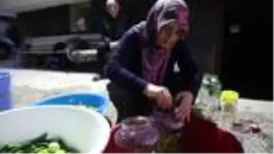 Son dakika haber: 65 yıl turşu kuran İhsan amca mesleğini çocuklarına devretmenin mutluluğunu yaşıyor Son dakika haber: 65 yıl turşu kuran İhsan amca mesleğini çocuklarına devretmenin mutluluğunu yaşıyor