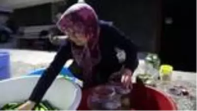 Son dakika haber: 65 yıl turşu kuran İhsan amca mesleğini çocuklarına devretmenin mutluluğunu yaşıyor Son dakika haber: 65 yıl turşu kuran İhsan amca mesleğini çocuklarına devretmenin mutluluğunu yaşıyor