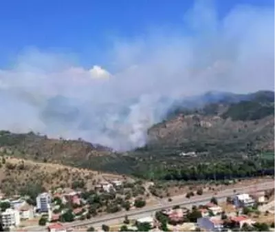 Son dakika haberi... 8 helikopter 1 uçak yangına müdahale ediyor Son dakika haberi... 8 helikopter 1 uçak yangına müdahale ediyor