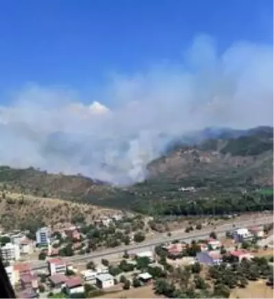Son dakika haberi... 8 helikopter 1 uçak yangına müdahale ediyor Son dakika haberi... 8 helikopter 1 uçak yangına müdahale ediyor