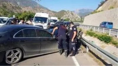 Amasya'da iki otomobil çarpıştı: 7 yaralı Amasya'da iki otomobil çarpıştı: 7 yaralı