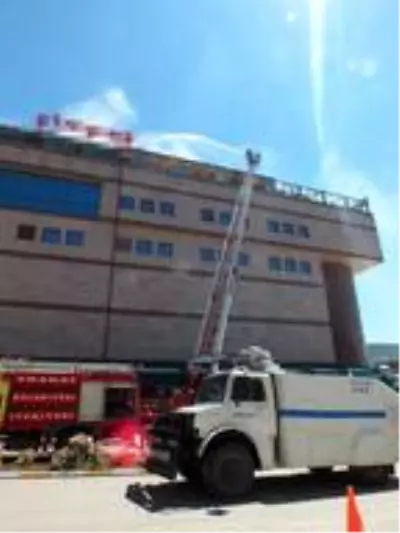 AVM'nin kafeteryasında yangın: 1 yaralı AVM'nin kafeteryasında yangın: 1 yaralı