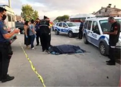 Aydın'da yolun karşısına geçmeye çalışan yaşlı adama otomobil çarptı Aydın'da yolun karşısına geçmeye çalışan yaşlı adama otomobil çarptı