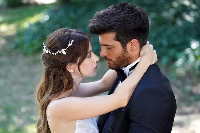 Bay Yanlış'taki öpüşme sahnesinin rüya olması izleyicileri kızdırdı