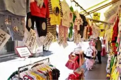 Bebek elbise mağazalarında satış durgunluğu Bebek elbise mağazalarında satış durgunluğu