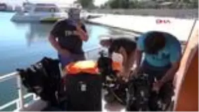 Belediye Başkanı, Van Gölü'nün güzelliklerine dikkat çekmek için daldı Belediye Başkanı, Van Gölü'nün güzelliklerine dikkat çekmek için daldı