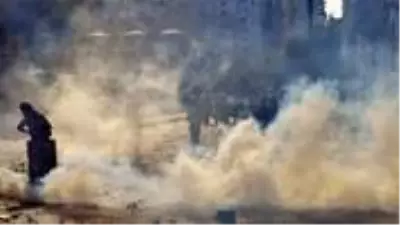 Beyrut'ta güvenlik güçleri ile protestocular arasında çatışma çıktı: 1 polis memuru öldü, 238 kişi yaralandı Beyrut'ta güvenlik güçleri ile protestocular arasında çatışma çıktı: 1 polis memuru öldü, 238 kişi yaralandı