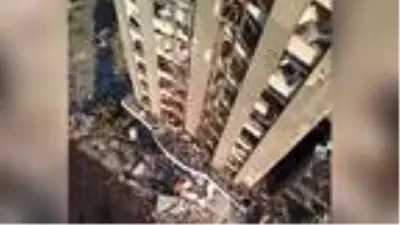 Beyrut'taki patlamanın yarattığı şok dalgasının etkisi dronla görüntülendi Beyrut'taki patlamanın yarattığı şok dalgasının etkisi dronla görüntülendi