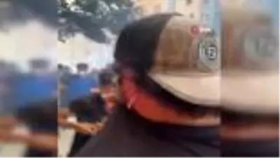 Lübnan'ın başkenti Beyrut'ta protestocular Dışişleri Bakanlığı binasını bastı Lübnan'ın başkenti Beyrut'ta protestocular Dışişleri Bakanlığı binasını bastı