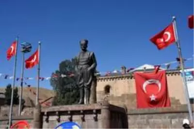 Bitlis'in düşman işgalinden kurtuluşunun yıldönümü etkinlikleri Bitlis'in düşman işgalinden kurtuluşunun yıldönümü etkinlikleri