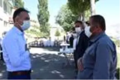 Bitlis Valisi Çağatay, depremin ardından muhtarlarla bir araya geldi Bitlis Valisi Çağatay, depremin ardından muhtarlarla bir araya geldi