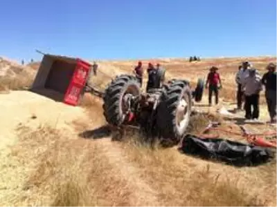 Devrilen traktörün altında kalan sürücü hayatını kaybetti Devrilen traktörün altında kalan sürücü hayatını kaybetti
