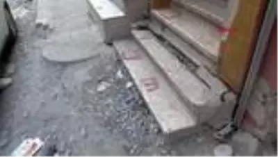 ESENLER'DE MAHALLELİNİN BİTMEYEN İSKİ KAZISI İSYANI ESENLER'DE MAHALLELİNİN BİTMEYEN İSKİ KAZISI İSYANI