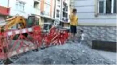 Esenler'de mahallelinin bitmeyen İSKİ kazısı isyanı Esenler'de mahallelinin bitmeyen İSKİ kazısı isyanı