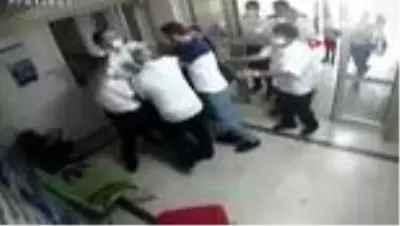 Hastanede ortalık bir anda karıştı! Kadın güvenlik görevlisi, uyardığı ziyaretçinin saldırısına uğradı Hastanede ortalık bir anda karıştı! Kadın güvenlik görevlisi, uyardığı ziyaretçinin saldırısına uğradı
