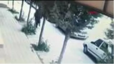 Son Dakika | Girdiği evin penceresindeki tül perdeleri çaldı Son Dakika | Girdiği evin penceresindeki tül perdeleri çaldı