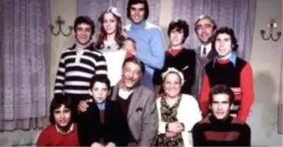 Gülen Gözler filmi konusu nedir? Gülen Gözler oyuncuları ve Gülen Gözler özeti! Gülen Gözler filmi konusu nedir? Gülen Gözler oyuncuları ve Gülen Gözler özeti!
