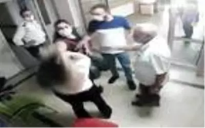 Hastanenin kadın güvenlik görevlisine, kadın ziyaretçi saldırdı Hastanenin kadın güvenlik görevlisine, kadın ziyaretçi saldırdı