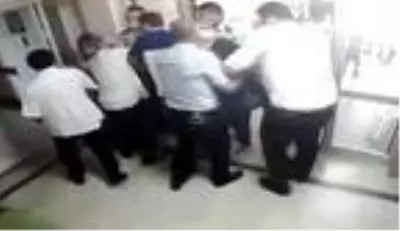 Hastanenin kadın güvenlik görevlisine, kadın ziyaretçi saldırdı Hastanenin kadın güvenlik görevlisine, kadın ziyaretçi saldırdı