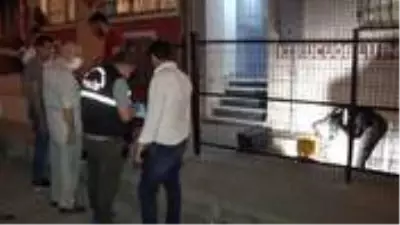 İstanbul’da hareketli gece! ’Beni öldürecek’ diye feryat eden kadını özel hareket polisi kurtardı
