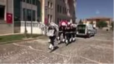 Kalp krizi sonucu vefat eden polis memurunun cenazesi memleketine uğurlandı - ŞANLIURFA Kalp krizi sonucu vefat eden polis memurunun cenazesi memleketine uğurlandı - ŞANLIURFA