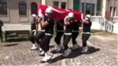 Kalp krizi sonucu vefat eden polis memurunun cenazesi memleketine uğurlandı - ŞANLIURFA Kalp krizi sonucu vefat eden polis memurunun cenazesi memleketine uğurlandı - ŞANLIURFA