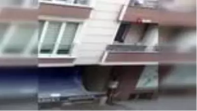 Son dakika haberleri: Kavga ettiği adama balkondan tencere atarken aşağıya düştü Son dakika haberleri: Kavga ettiği adama balkondan tencere atarken aşağıya düştü