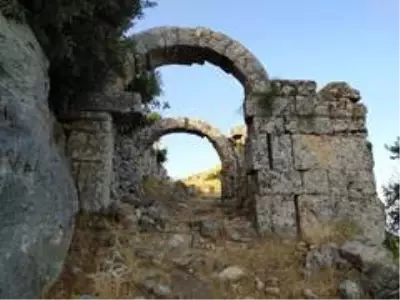 Kremna Antik Kenti'nde 2 bin yıl sonra meclis toplandı Kremna Antik Kenti'nde 2 bin yıl sonra meclis toplandı