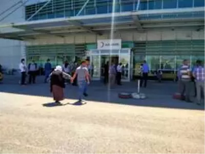 Kuaföre giden gelin trafik kazasında hayatını kaybetti Kuaföre giden gelin trafik kazasında hayatını kaybetti
