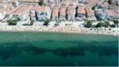 Kumla sahilinde sosyal mesafe ve maske kuralına uyulmadı Kumla sahilinde sosyal mesafe ve maske kuralına uyulmadı