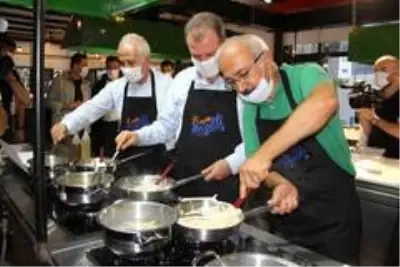 Lütfi Elvan'dan makarna şov Lütfi Elvan'dan makarna şov