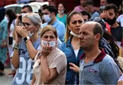 Manisa'daki mobilya fabrikasındaki yangın tamamen söndürüldü Manisa'daki mobilya fabrikasındaki yangın tamamen söndürüldü