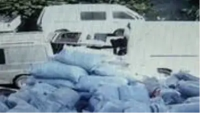 Maskeli 5 kişi, 4 dakika içinde 200 bin liralık mal çaldı Maskeli 5 kişi, 4 dakika içinde 200 bin liralık mal çaldı