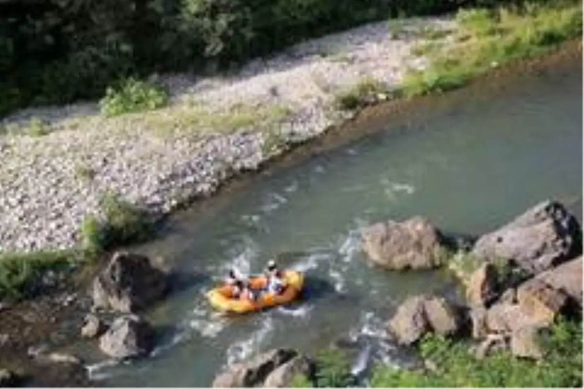 Melet Irmağı'nda rafting turu