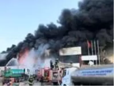 Mobilya fabrikasındaki yangın, 4 saatte söndürüldü (2)- Yeniden Mobilya fabrikasındaki yangın, 4 saatte söndürüldü (2)- Yeniden