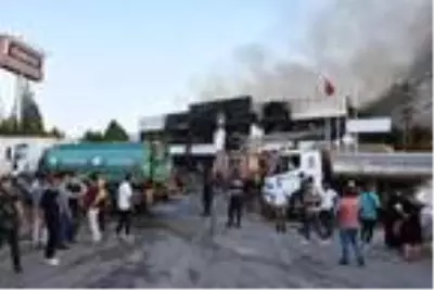 Mobilya fabrikasındaki yangın, 4 saatte söndürüldü (2)- Yeniden Mobilya fabrikasındaki yangın, 4 saatte söndürüldü (2)- Yeniden