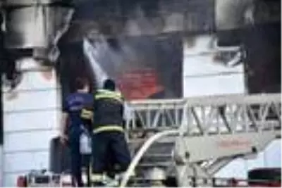 Mobilya fabrikasındaki yangın, 4 saatte söndürüldü (2)- Yeniden Mobilya fabrikasındaki yangın, 4 saatte söndürüldü (2)- Yeniden