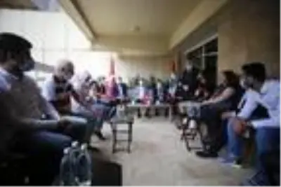 Oktay ve Çavuşoğlu, Lübnan'daki Türk ailelerle buluştu Oktay ve Çavuşoğlu, Lübnan'daki Türk ailelerle buluştu