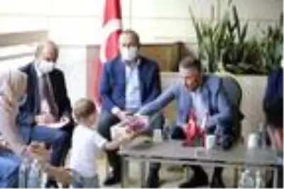 Oktay ve Çavuşoğlu, Lübnan'daki Türk ailelerle buluştu Oktay ve Çavuşoğlu, Lübnan'daki Türk ailelerle buluştu