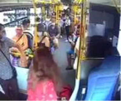 Otobüste 'maske' tartışması kamerada Otobüste 'maske' tartışması kamerada