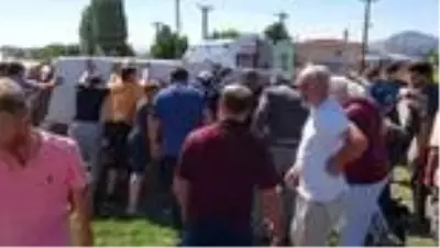 Otomobil ile cip çarpıştı: 2 ölü 4 yaralı Otomobil ile cip çarpıştı: 2 ölü 4 yaralı