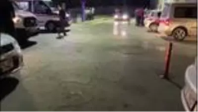 Sakarya'da, aynı bölgede iki ayrı silahlı saldırı 1 ölü, 5 yaralı Sakarya'da, aynı bölgede iki ayrı silahlı saldırı 1 ölü, 5 yaralı