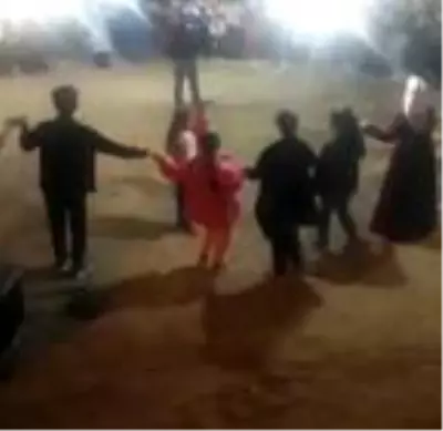 Sivas'ta sosyal mesafesiz ve maskesiz düğün Sivas'ta sosyal mesafesiz ve maskesiz düğün