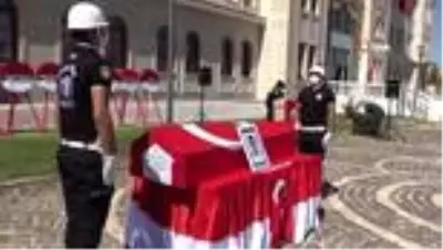 Siverek'te şehit polis memuru için tören düzenlendi Siverek'te şehit polis memuru için tören düzenlendi