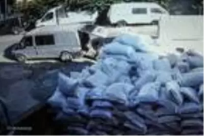 Maskeli 5 kişi, 4 dakika içinde 200 bin liralık malı çaldı Maskeli 5 kişi, 4 dakika içinde 200 bin liralık malı çaldı